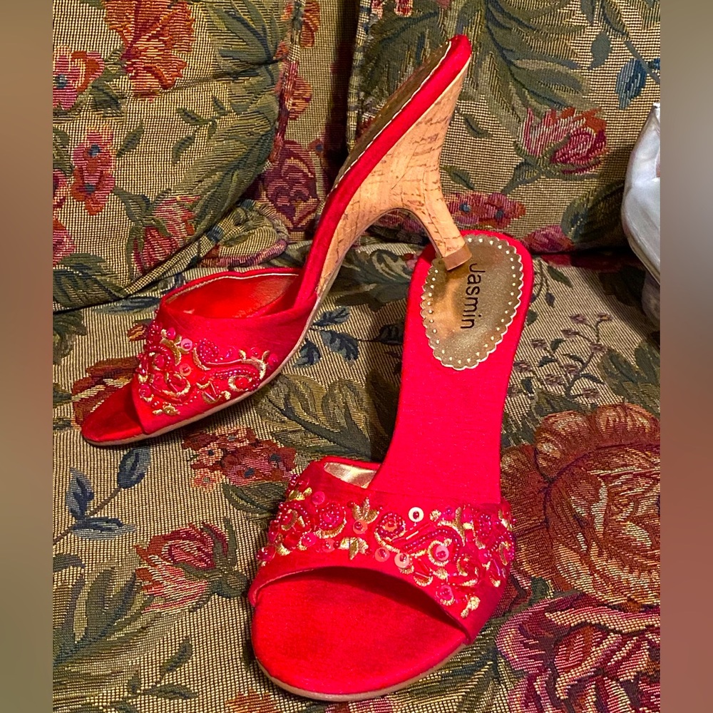 Red Jasmine heels size 6.